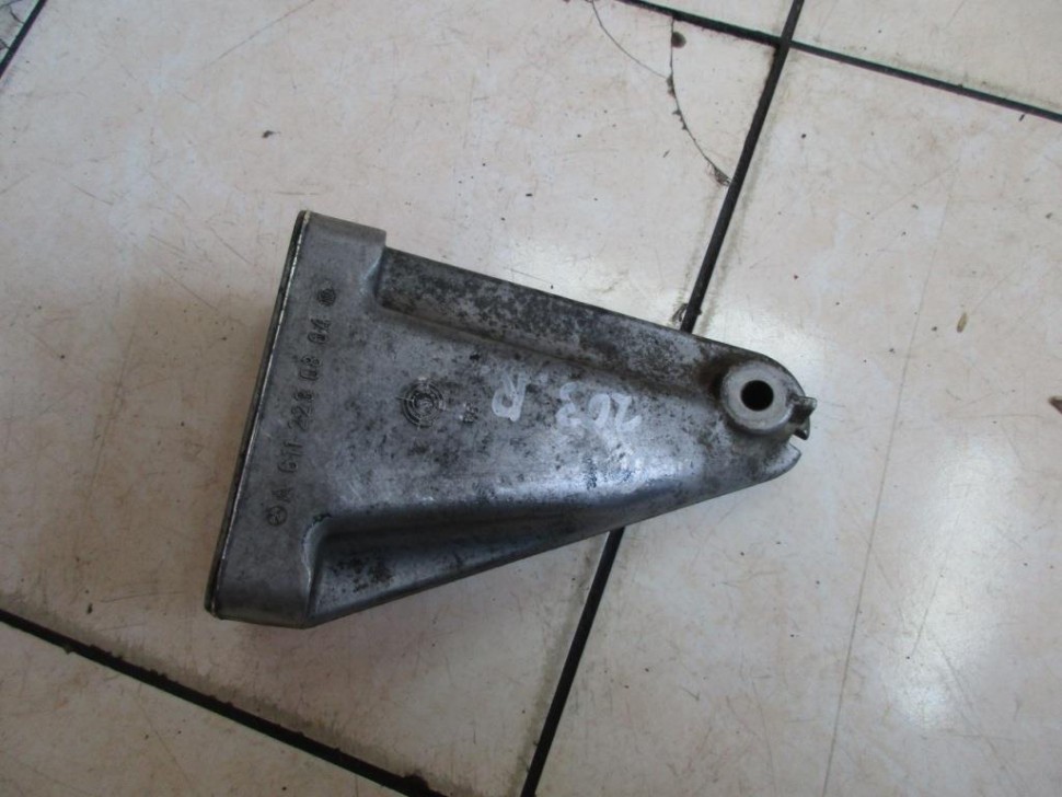 Лапа правая MERCEDES-BENZ C-класс W203/S203/CL203 (2000 - 2004) фото 1 &mdash; Разборка Мерседес