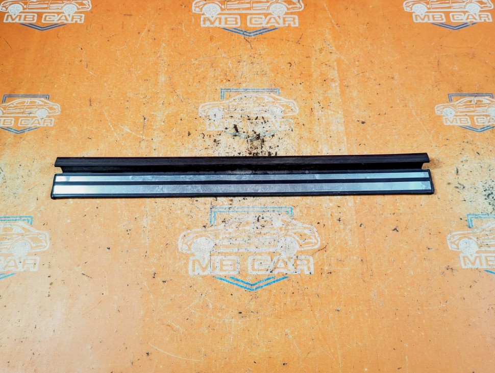 Накладка порога внутренняя MERCEDES-BENZ E-класс W124/S124/C124/A124 (1984 - 1997) фото 1 — Разборка Мерседес