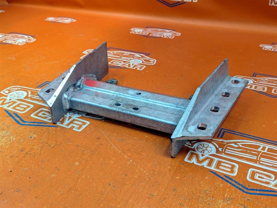 Кронштейн двигателя MERCEDES-BENZ SL-класс R231 рестайлинг (2016 - 2020) фото 1 — Разборка Мерседес