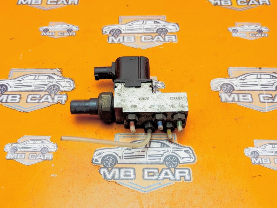 Блок клапанов пневмоподвески MERCEDES-BENZ E-класс W211/S211 (2002 - 2006) фото 1 &mdash; Разборка Мерседес