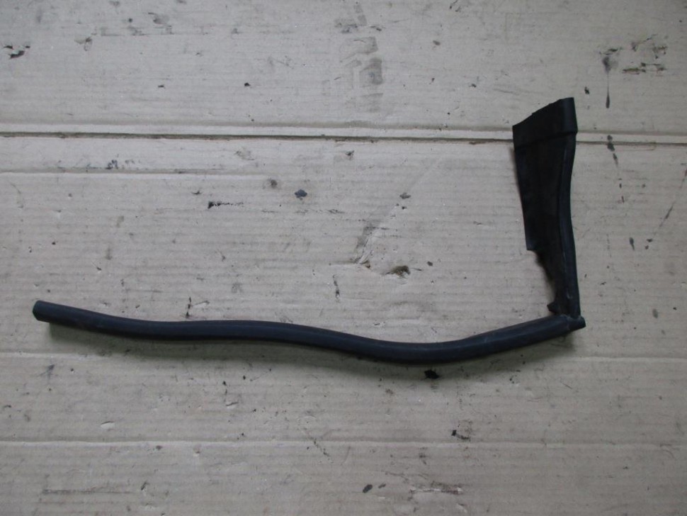 Уплотнитель моторного отсека MERCEDES-BENZ CLS-класс C218/X218 рестайлинг (2014 - 2017) фото 1 — Разборка Мерседес