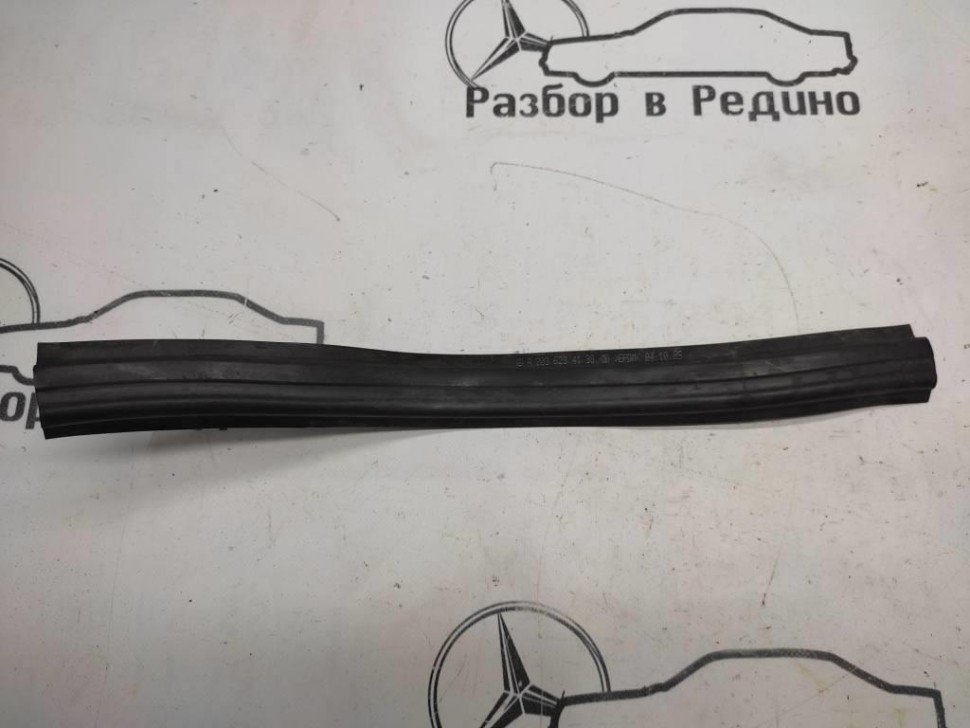 Уплотнитель моторного отсека MERCEDES-BENZ C-класс W203/S203/CL203 рестайлинг (2004 - 2008) фото 1 — Разборка Мерседес