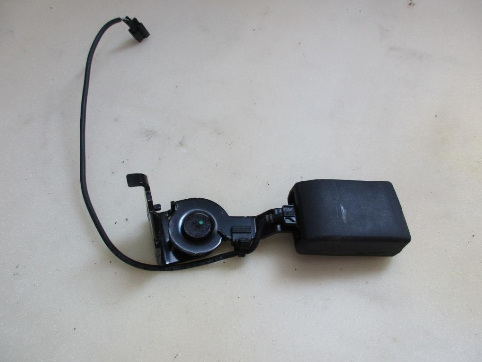 Замок ремня безопасности MERCEDES-BENZ GLE-класс W166 (2015 - 2018) фото 1 — Разборка Мерседес