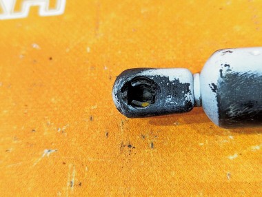 Амортизатор крышки багажника MERCEDES-BENZ Vito W638 (1996 - 2003) — Разборка Мерседес