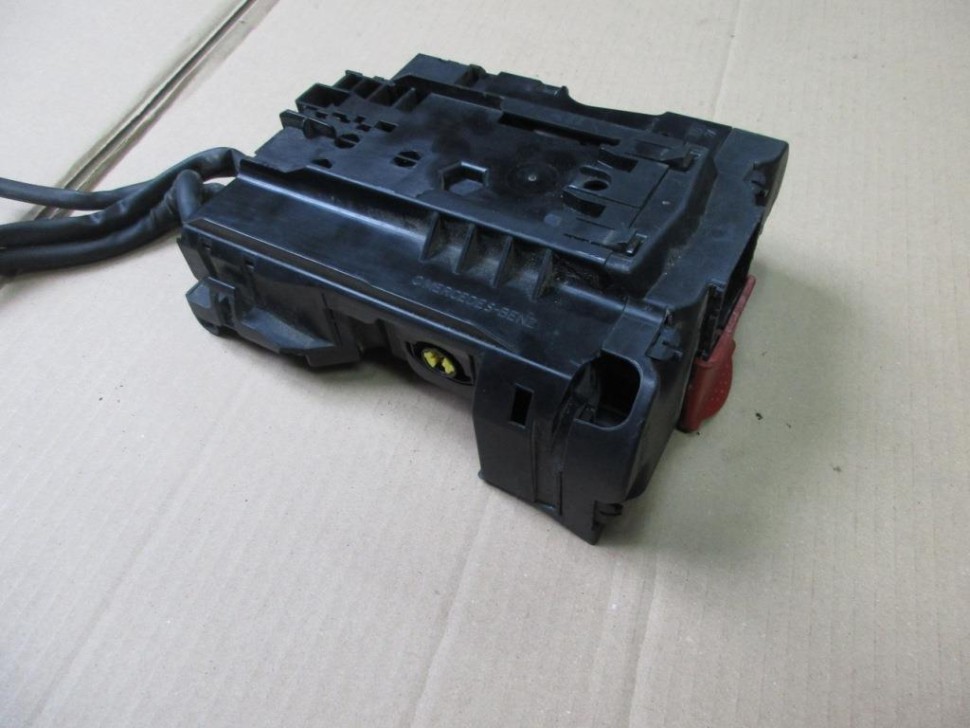 Блок предохранителей MERCEDES-BENZ C-класс W204/S204 (2006 - 2011) фото 1 — Разборка Мерседес