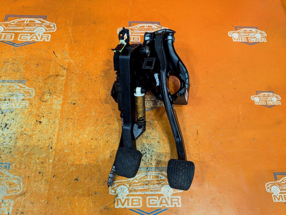 Педальный узел MERCEDES-BENZ C-класс W204/S204 (2006 - 2011) фото 1 — Разборка Мерседес