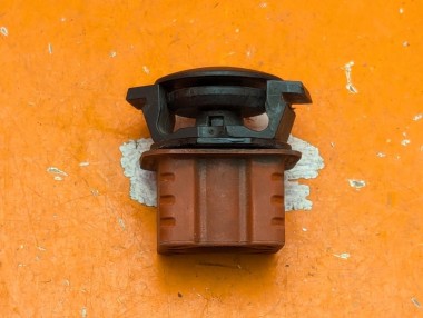 Клипса радиатора MERCEDES-BENZ CLS-класс C219 (2004 - 2008) &mdash; Разборка Мерседес