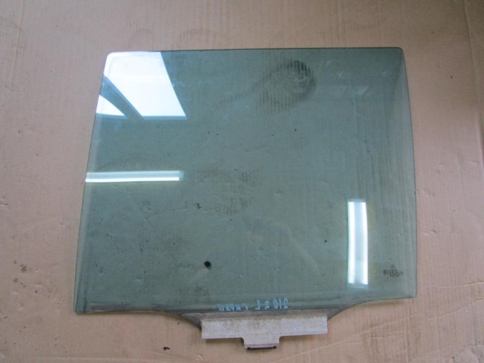 Стекло заднее левое MERCEDES-BENZ E-класс W210/S210 (1995 - 1999) фото 1 — Разборка Мерседес