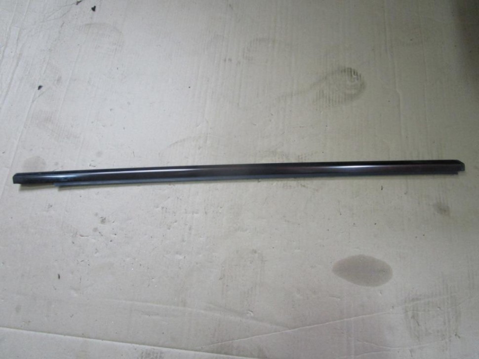 Молдинг стекла двери MERCEDES-BENZ E-класс W210/S210 (1995 - 1999) фото 1 — Разборка Мерседес