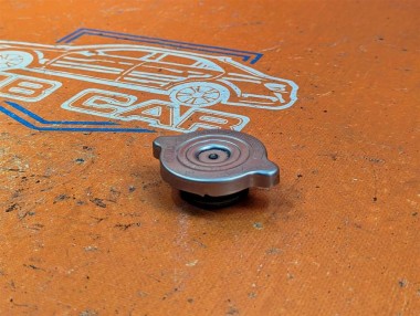 Крышка радиатора MERCEDES-BENZ W124 W124/S124/C124/A124 (1984 - 1993) — Разборка Мерседес