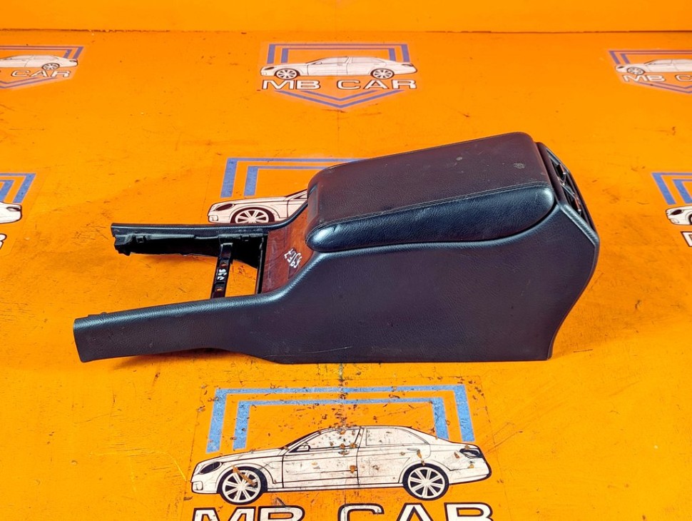 Подлокотник MERCEDES-BENZ E-класс W210/S210 рестайлинг (1999 - 2003) E 200 2.0 MT (163 л.с.) фото 1 &mdash; Разборка Мерседес