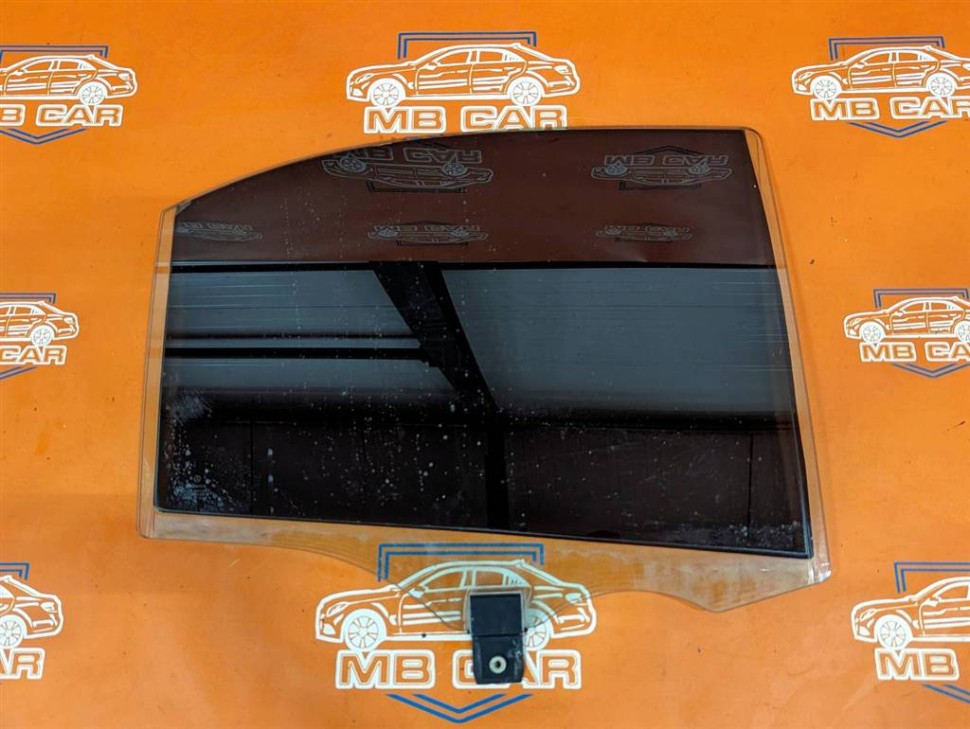 Стекло заднее правое MERCEDES-BENZ S-класс W220 рестайлинг (2002 - 2005) фото 1 — Разборка Мерседес