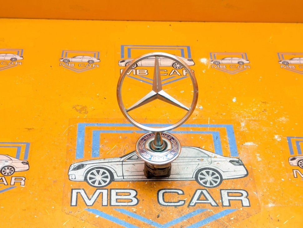 Эмблема капота MERCEDES-BENZ E-класс W124/S124/C124/A124 (1984 - 1997) E 300 CDI 3.0 AT (136 л.с.) фото 1 &mdash; Разборка Мерседес