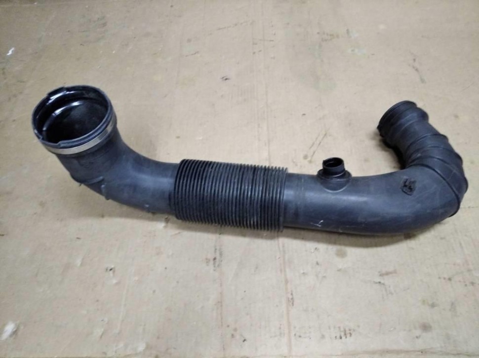 Патрубок воздушный MERCEDES-BENZ Sprinter W906 (2006 - 2019) фото 1 — Разборка Мерседес