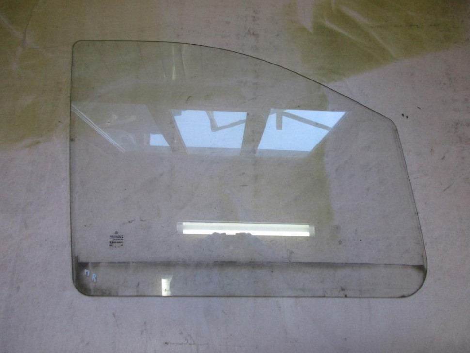 Стекло переднее правое MERCEDES-BENZ V-класс W639 (2003 - 2014) фото 1 — Разборка Мерседес