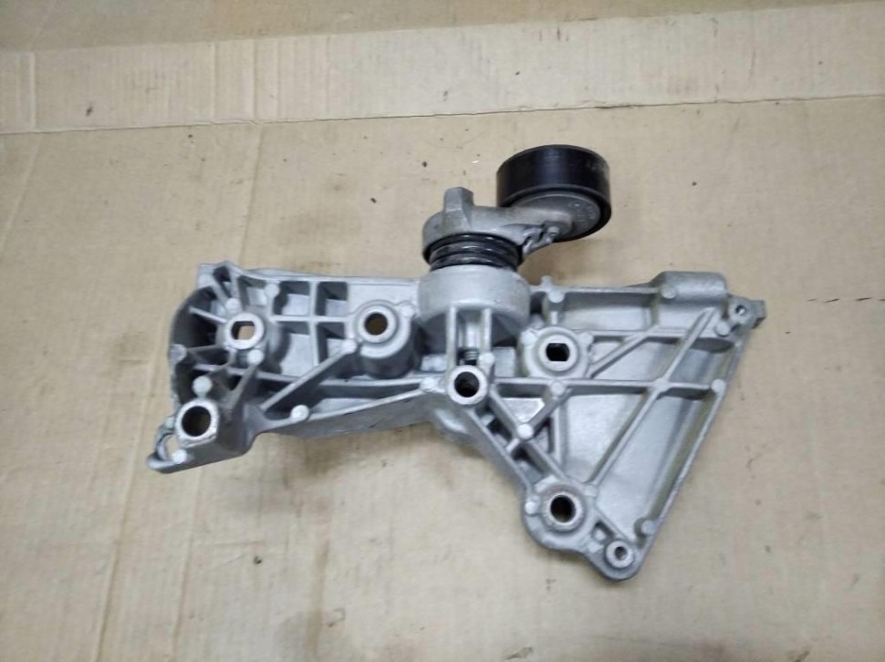 Кронштейн генератора MERCEDES-BENZ B-класс W246 рестайлинг (2014 - 2018) фото 1 — Разборка Мерседес