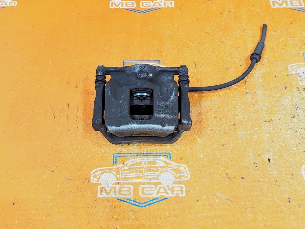 Суппорт передний левый MERCEDES-BENZ A-класс W176 рестайлинг (2015 - 2018) фото 1 — Разборка Мерседес