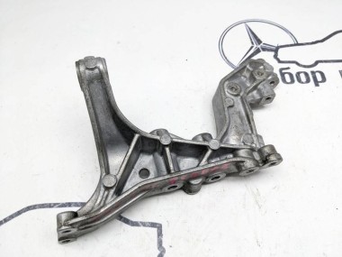 Кронштейн MERCEDES-BENZ C-класс W204/S204 (2006 - 2011) — Разборка Мерседес