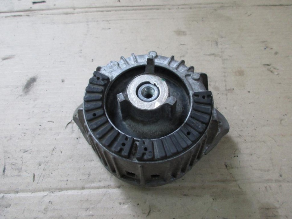 Опора двигателя MERCEDES-BENZ E-класс W212/S212/C207/A207 рестайлинг (2013 - 2016) фото 1 — Разборка Мерседес