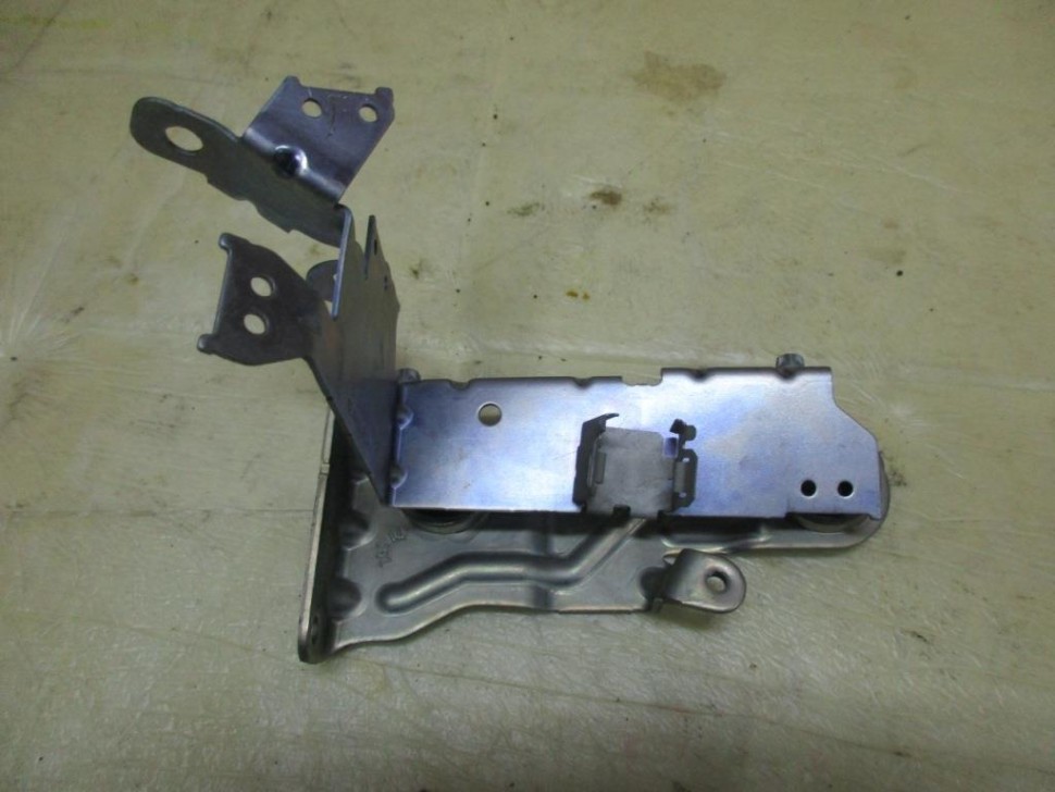 Кронштейн MERCEDES-BENZ E-класс W213/S213/C238/A238 (2016 - 2021) фото 1 — Разборка Мерседес