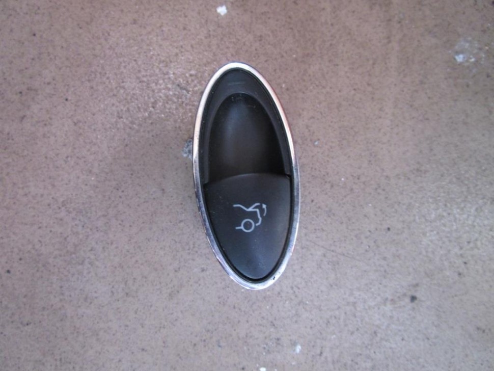 Кнопка закрытия багажника MERCEDES-BENZ E-класс W211/S211 (2002 - 2006) фото 1 — Разборка Мерседес