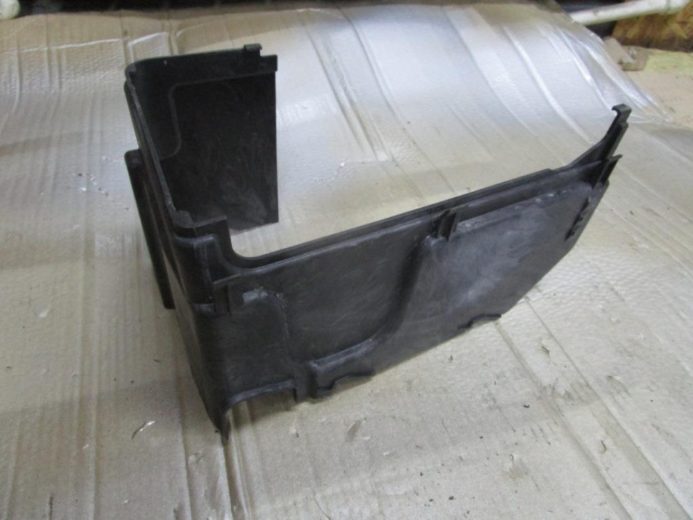 Крышка АКБ MERCEDES-BENZ CLA-класс C117/X117 (2013 - 2016) фото 1 — Разборка Мерседес