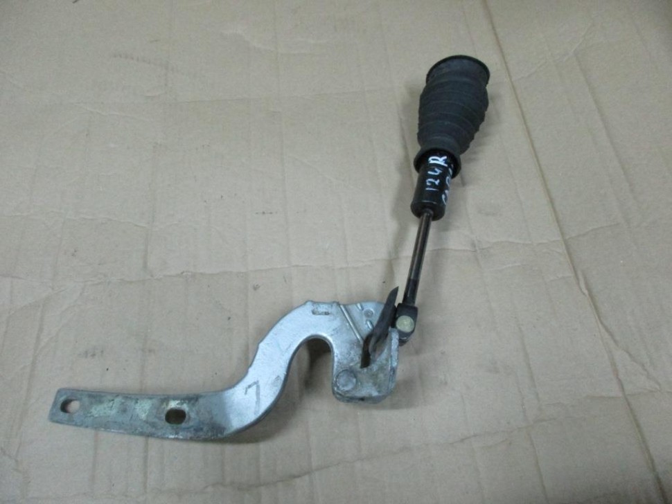 Петля крышки багажника MERCEDES-BENZ W124 W124/S124/C124/A124 (1984 - 1993) фото 1 — Разборка Мерседес