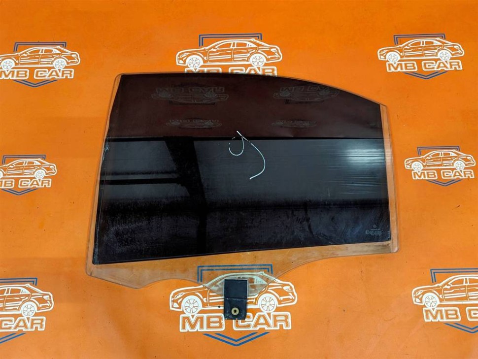 Стекло заднее левое MERCEDES-BENZ S-класс W220 рестайлинг (2002 - 2005) фото 1 — Разборка Мерседес