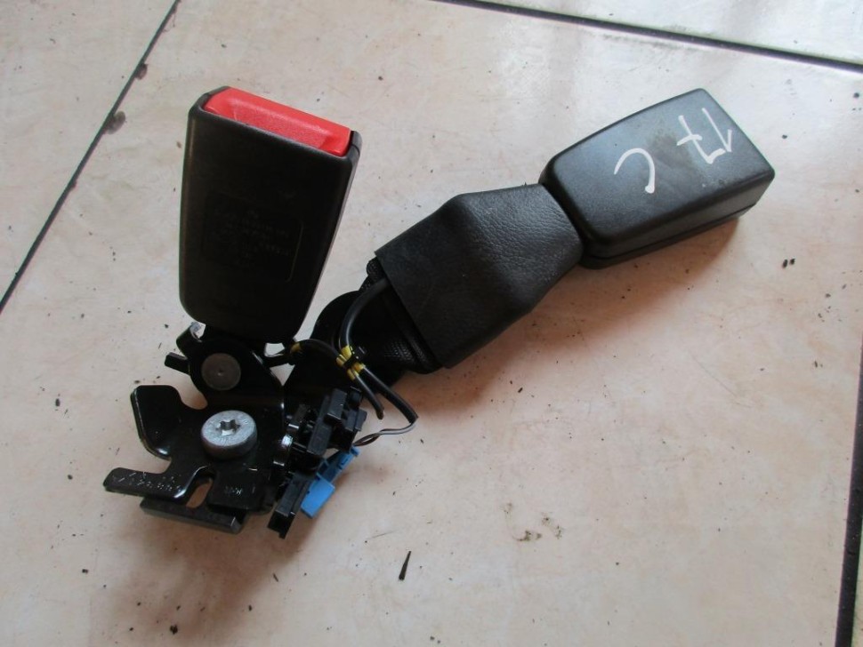 Замок ремня безопасности MERCEDES-BENZ C-класс W205/S205/C205/A205 (2014 - 2018) фото 1 — Разборка Мерседес