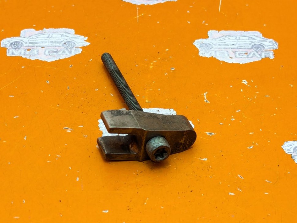 Кронштейн крепления форсунок MERCEDES-BENZ Sprinter W901-905 (1995 - 2006) фото 1 &mdash; Разборка Мерседес