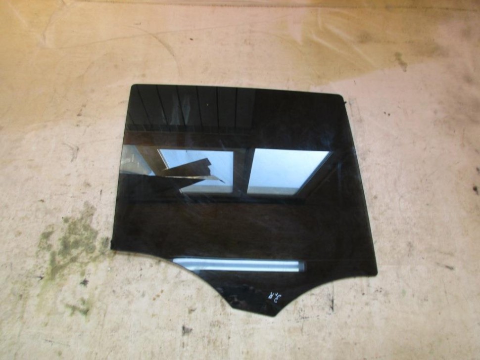 Стекло заднее правое MERCEDES-BENZ M-класс W164 рестайлинг (2008 - 2011) фото 1 — Разборка Мерседес
