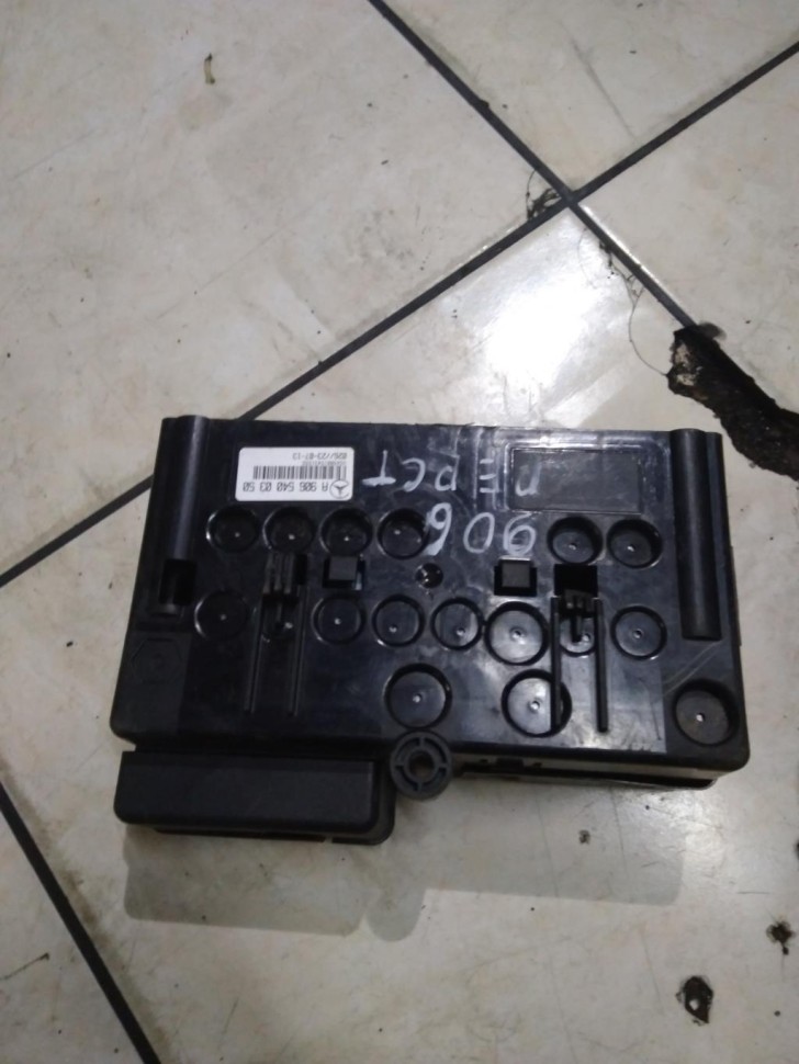 Блок предохранителей MERCEDES-BENZ Sprinter W906 (2006 - 2019) фото 1 — Разборка Мерседес