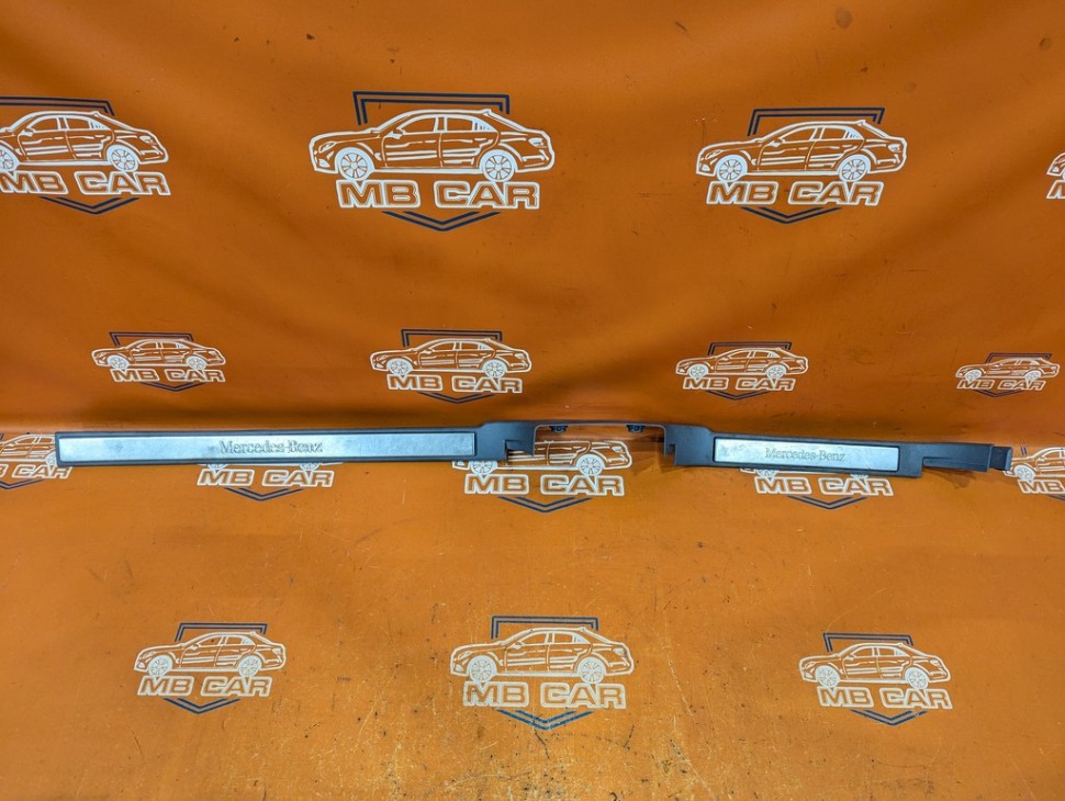 Накладка порога внутренняя MERCEDES-BENZ M-класс W163 (1997 - 2001) фото 1 — Разборка Мерседес