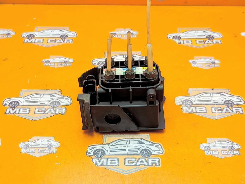 Блок клапанов пневмоподвески MERCEDES-BENZ S-класс W221 рестайлинг (2009 - 2013) фото 1 — Разборка Мерседес