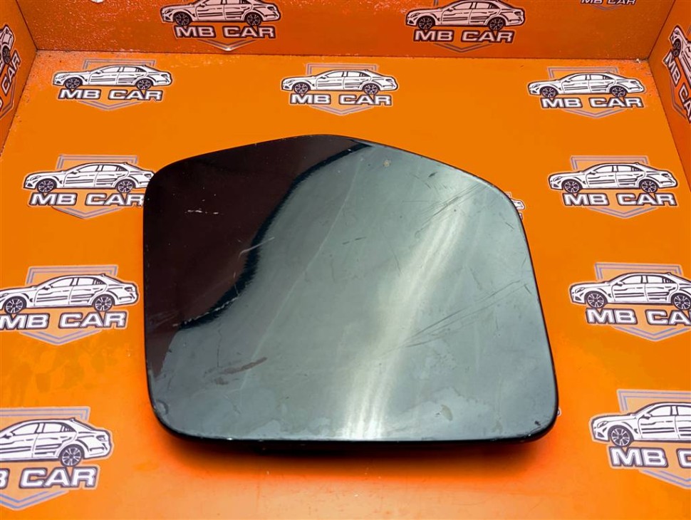 Лючок топливного бака MERCEDES-BENZ X-класс I (2017 - 2020) фото 1 — Разборка Мерседес