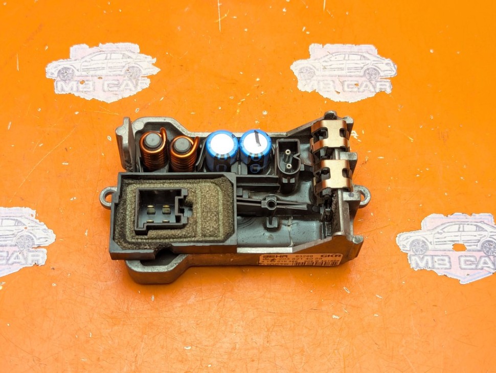 Реле моторчика печки MERCEDES-BENZ C-класс W203/S203/CL203 (2000 - 2004) фото 1 &mdash; Разборка Мерседес