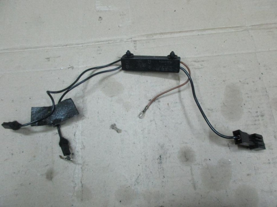 Антенна MERCEDES-BENZ E-класс W212/S212/C207/A207 (2009 - 2013) фото 1 — Разборка Мерседес