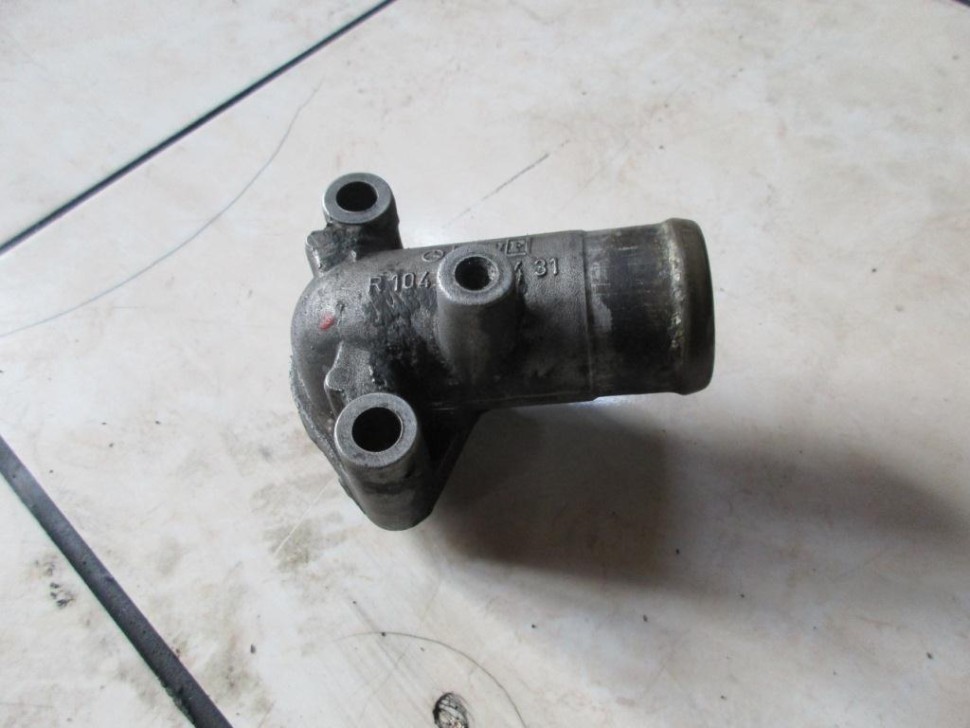 Фланец системы охлаждения MERCEDES-BENZ E-класс W124/S124/C124/A124 (1984 - 1997) фото 1 — Разборка Мерседес