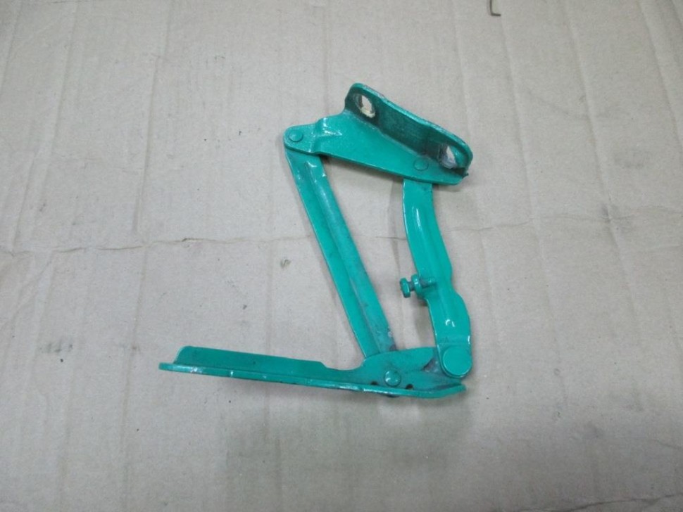 Петля капота MERCEDES-BENZ Sprinter W906 (2006 - 2019) фото 1 — Разборка Мерседес