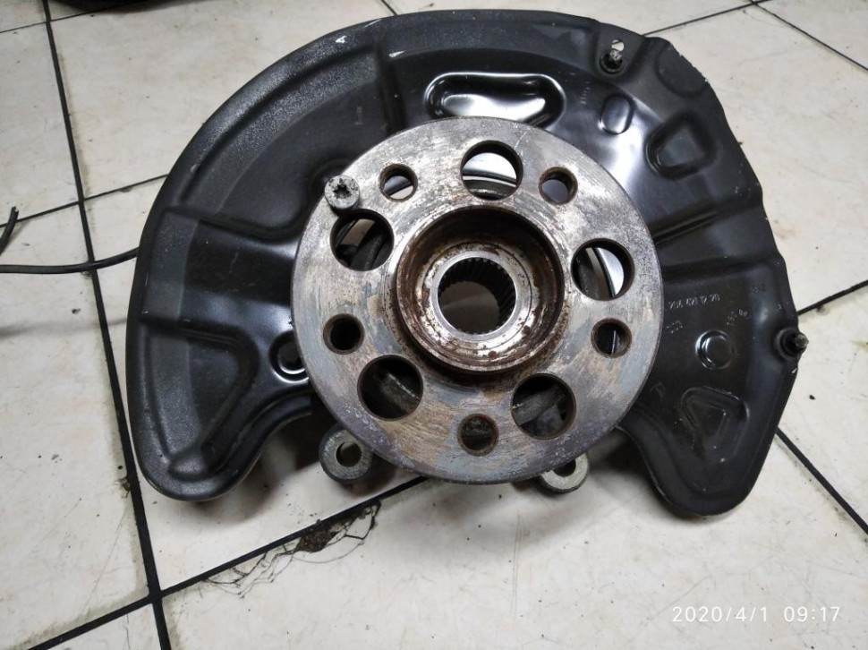 Кулак поворотный передний правый MERCEDES-BENZ C-класс W204/S204/С204 рестайлинг (2011 - 2015) фото 1 — Разборка Мерседес