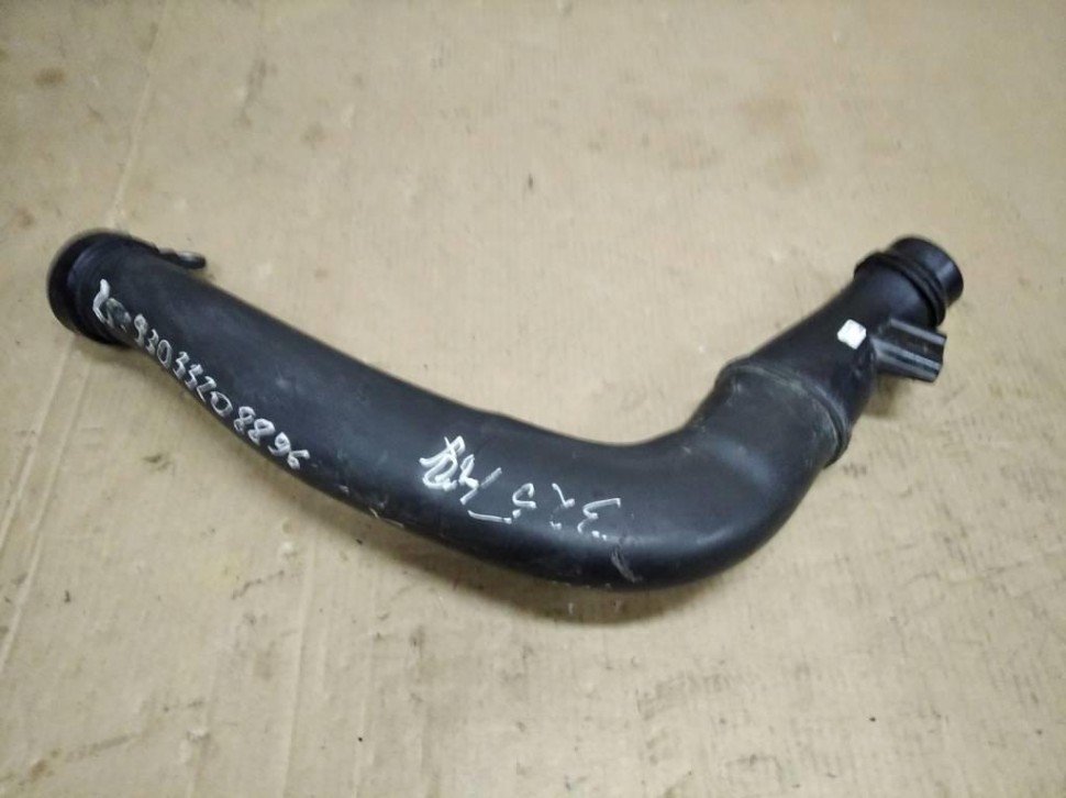 Патрубок интеркулера MERCEDES-BENZ CLA-класс C117/X117 (2013 - 2016) фото 1 — Разборка Мерседес