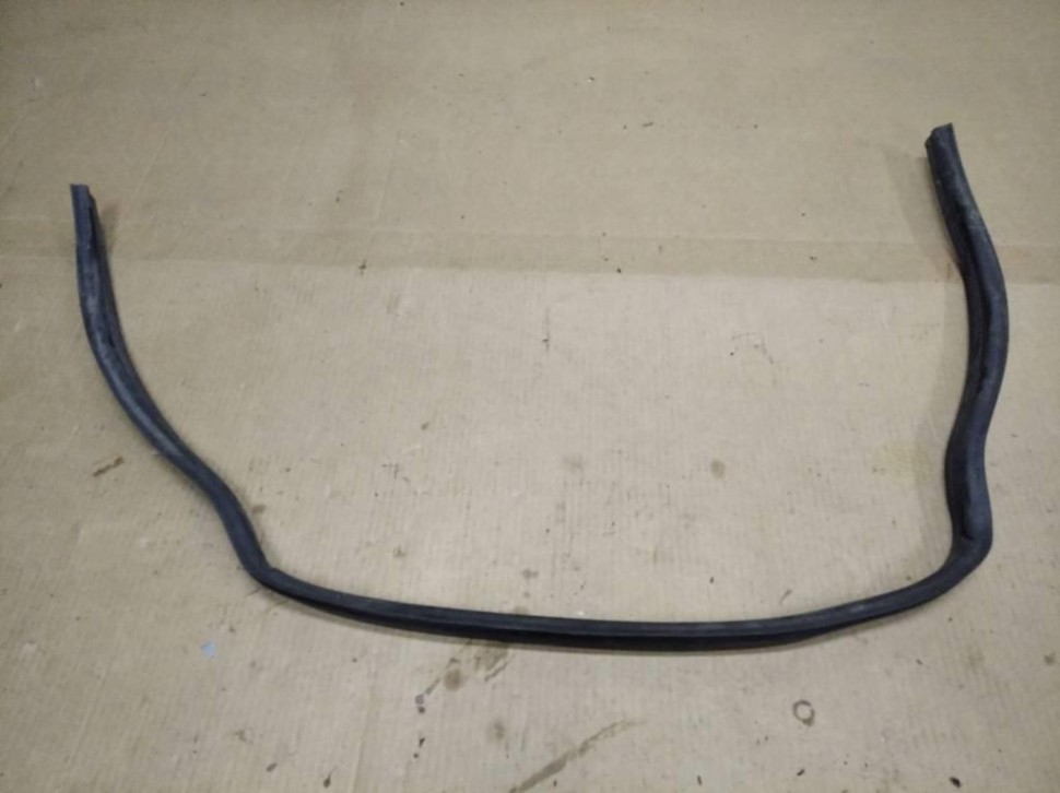 Уплотнитель моторного отсека MERCEDES-BENZ E-класс W124/S124/C124/A124 (1984 - 1997) фото 1 — Разборка Мерседес