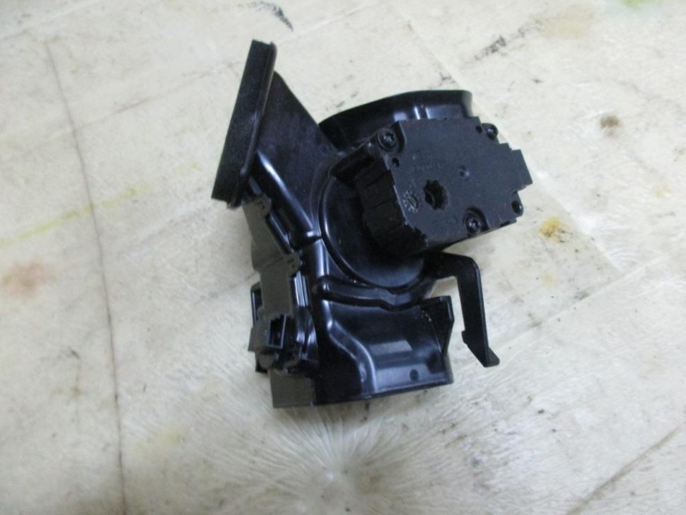 Дефлектор MERCEDES-BENZ C-класс W205/S205/C205/A205 (2014 - 2018) фото 1 — Разборка Мерседес