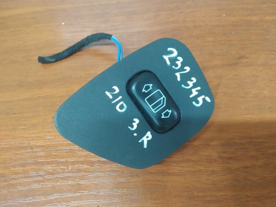 Кнопка стеклоподъемников MERCEDES-BENZ E-класс W210/S210 рестайлинг (1999 - 2003) фото 1 — Разборка Мерседес