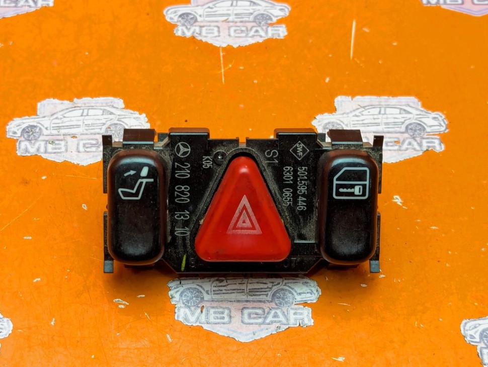 Кнопка аварийной сигнализации MERCEDES-BENZ E-класс W210/S210 (1995 - 1999) фото 1 — Разборка Мерседес