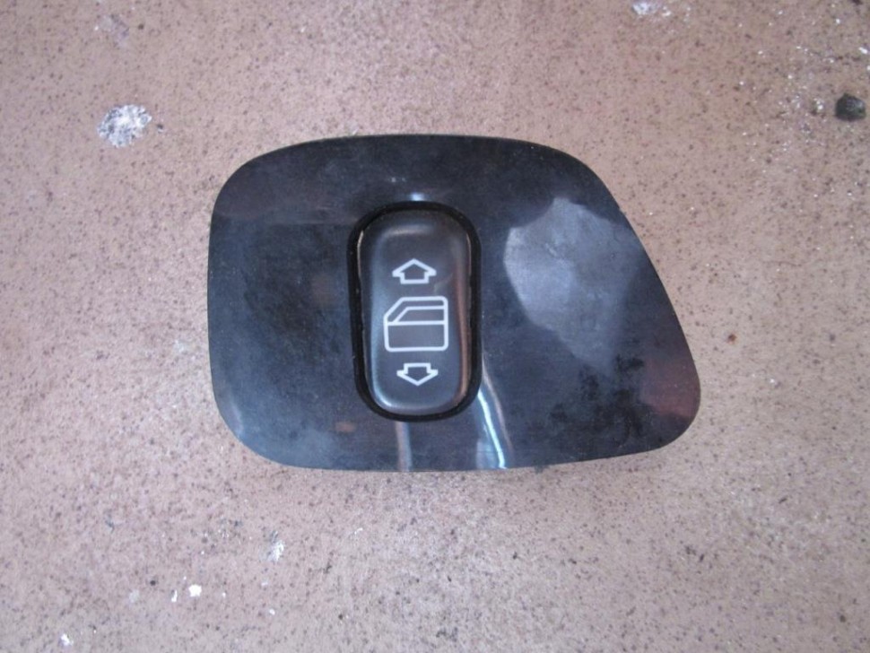Кнопка стеклоподъемников MERCEDES-BENZ E-класс W210/S210 (1995 - 1999) фото 1 — Разборка Мерседес