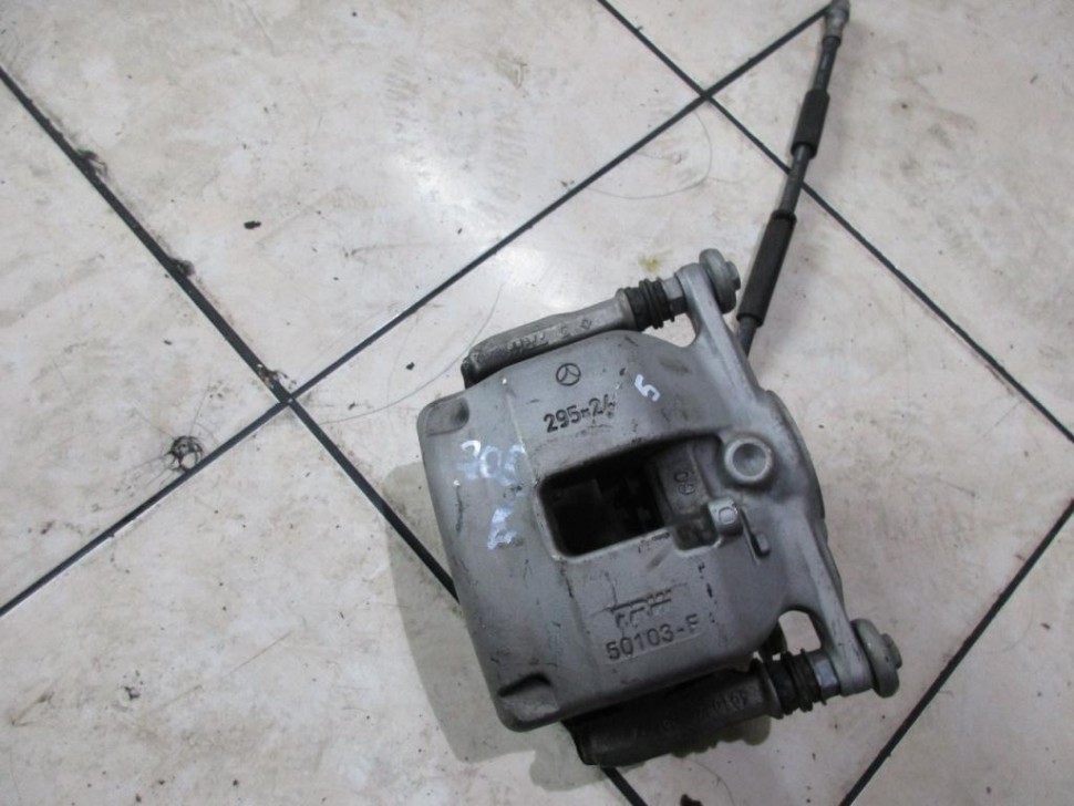 Суппорт передний левый MERCEDES-BENZ C-класс W205/S205/C205/A205 (2014 - 2018) фото 1 — Разборка Мерседес