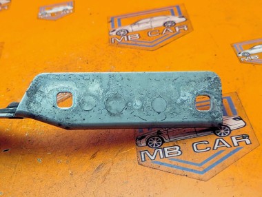 Петля капота MERCEDES-BENZ A-класс W168 рестайлинг (2001 - 2004) A 210 2.1 AT (140 л.с.) &mdash; Разборка Мерседес