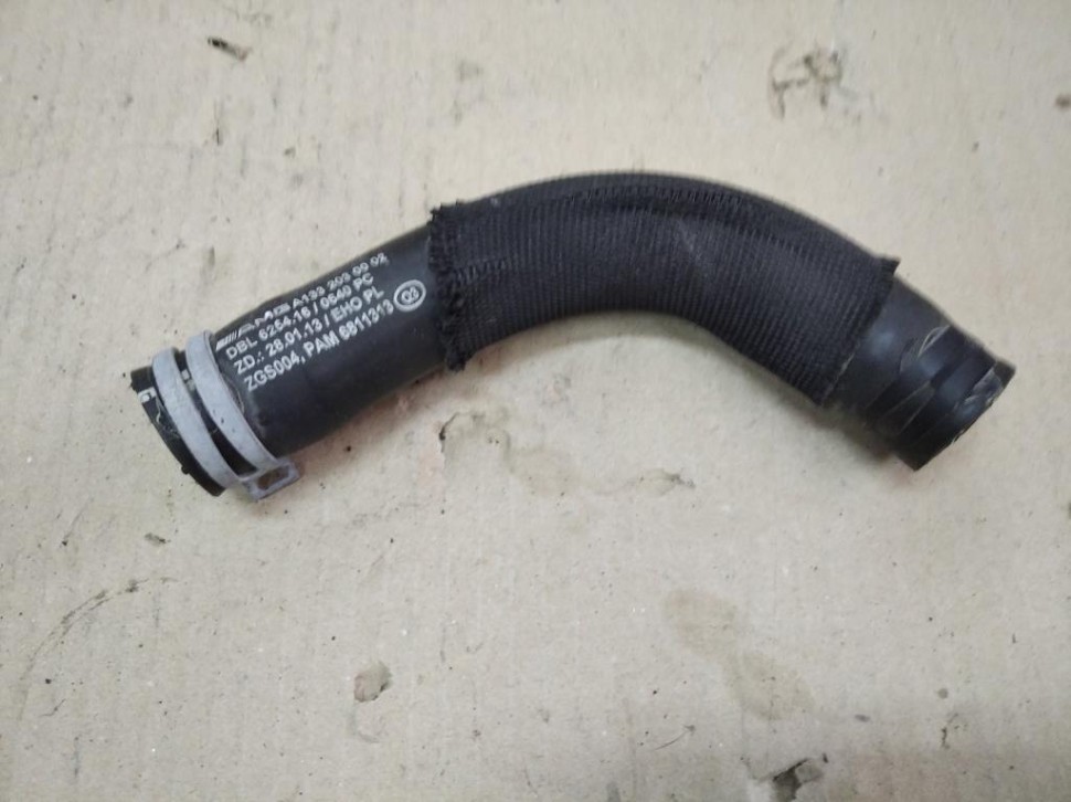 Патрубок ОЖ MERCEDES-BENZ GLA-класс X156 рестайлинг (2017 - 2020) фото 1 — Разборка Мерседес