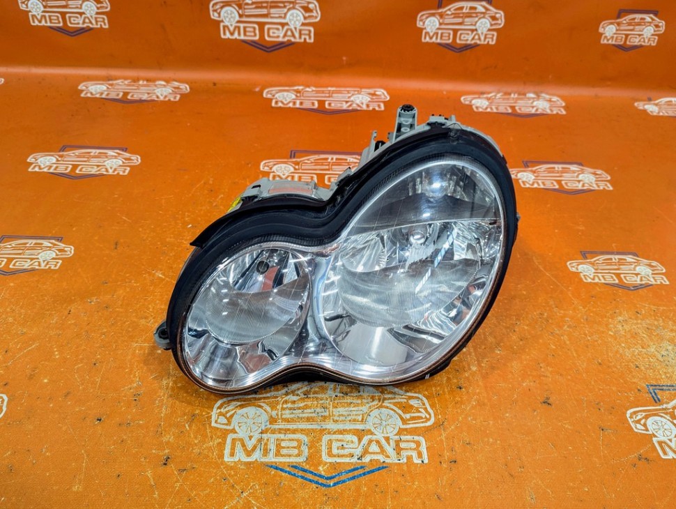 Фара левая MERCEDES-BENZ C-класс W203/S203/CL203 рестайлинг (2004 - 2008) фото 1 — Разборка Мерседес